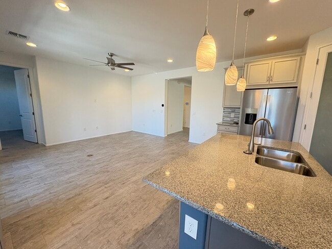 Building Photo - SAGUARO TRAILS 2bd PLUS DEN and 2ba HOME AVAILABLE NOW!!