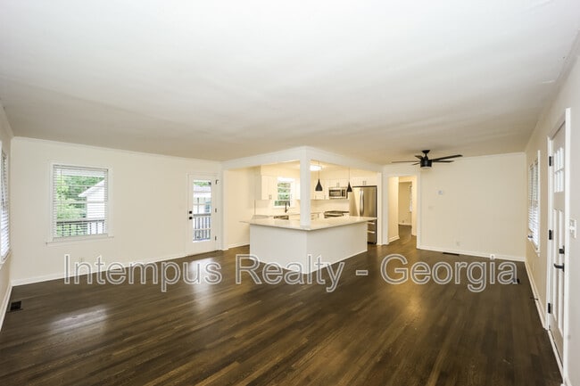 Foto del edificio - 3543 Bouldercrest Rd