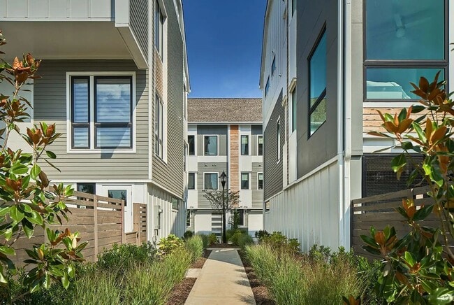 Building Photo - 2717 Shenandoah Ave