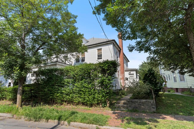 Building Photo - 305 Deering Ave