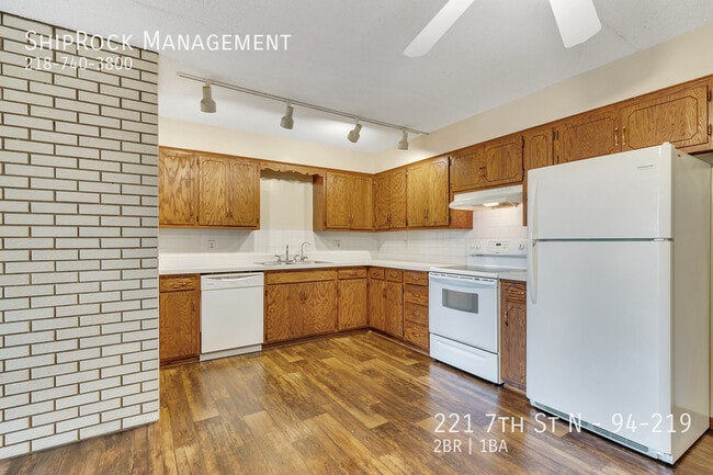 Foto del edificio - 221 7th St N