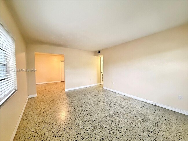 Foto del edificio - 911 NW 22nd Pl