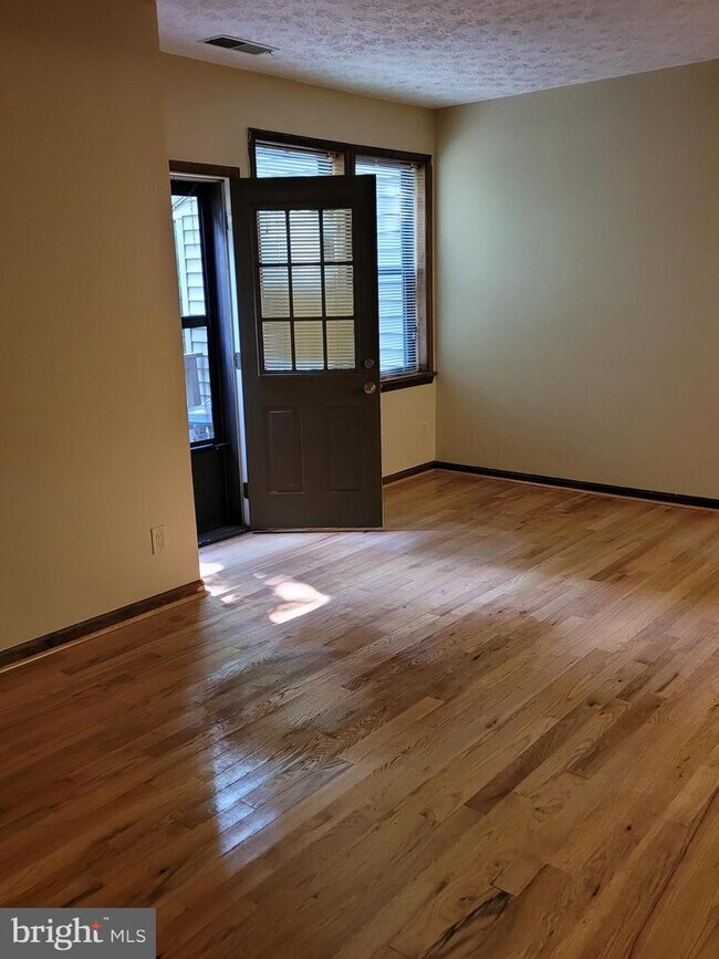 Foto del edificio - 44681 Willow Oak Ct