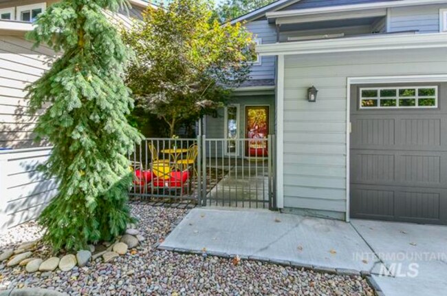 Building Photo - Gorgeous Updated Home in the Heart of Eagl...