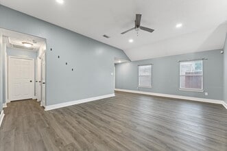 Building Photo - 11919 Piney Bend Dr