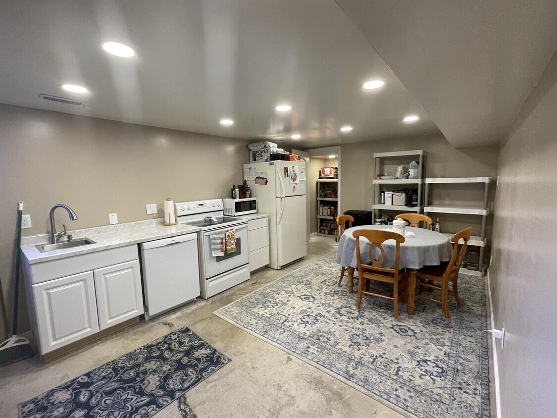 4704 S 2325 W, Roy, UT 84067 Townhome Rentals in Roy UT