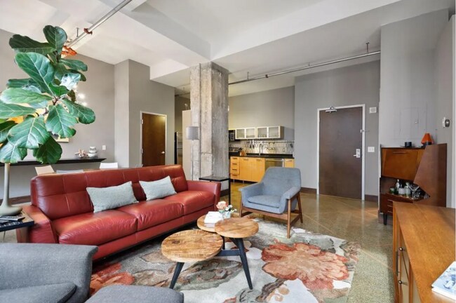 Foto del edificio - Historic Lowry Condo For Rent!!!