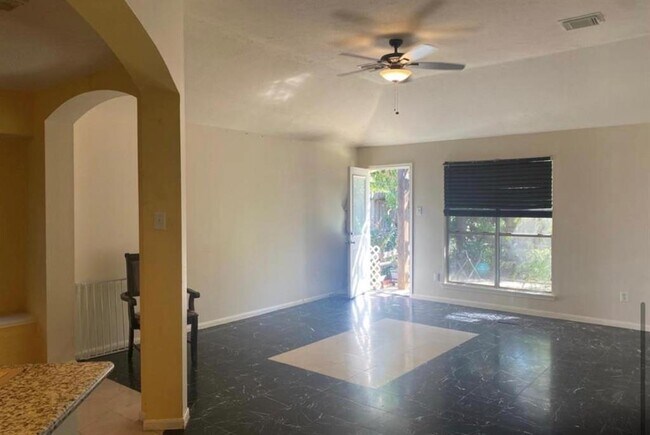 Foto del edificio - 10443 N Shadowdale Dr