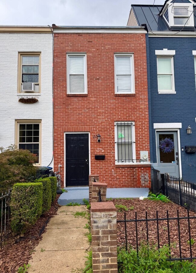 Building Photo - 1537 A St SE