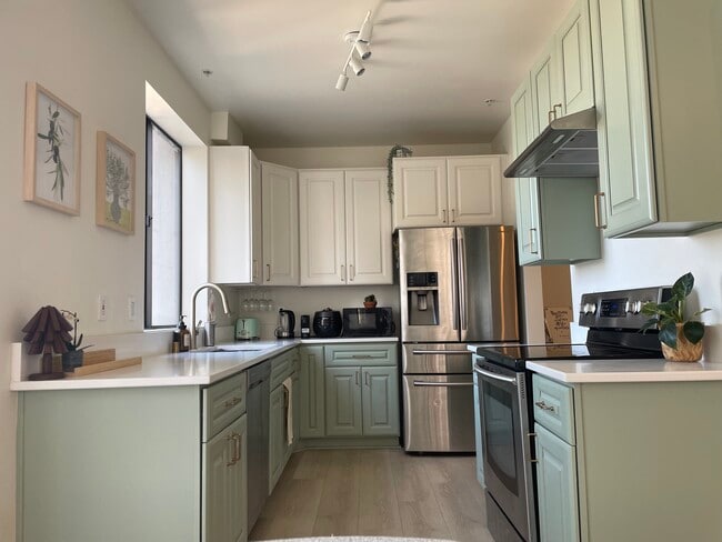 Kitchen - 625 S Berendo St