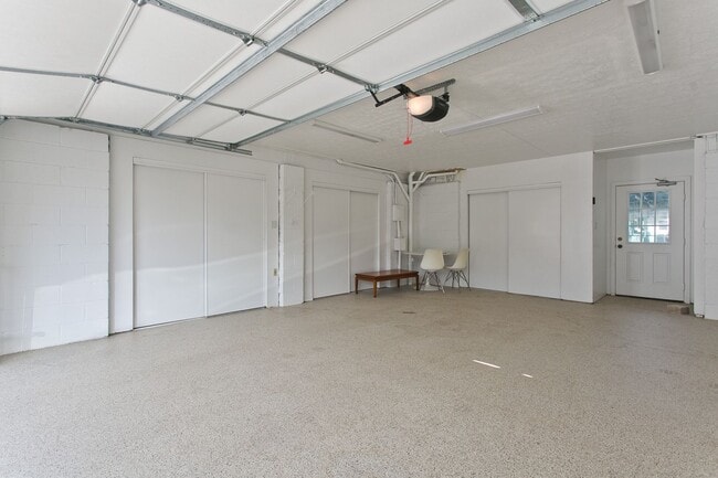 Building Photo - 6127 Kawekiu Pl