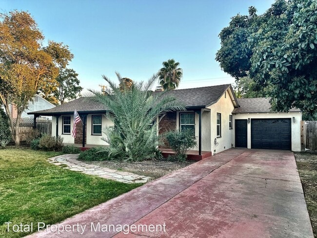 Building Photo - 4 br, 2.5 bath House - 1705 W. Noble Ave.