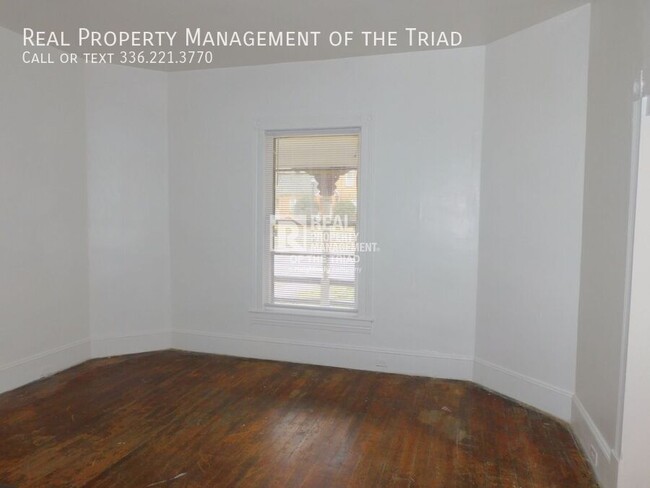 Foto del edificio - *Move in Special* Affordable Tri-plex Unit...