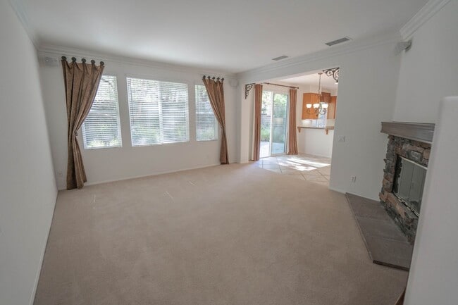 Building Photo - Andorra @ Creekside - 4 Bedroom Home for R...
