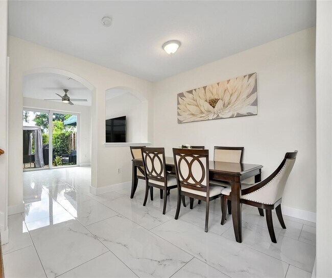 Building Photo - 10253 NW 32nd Ter