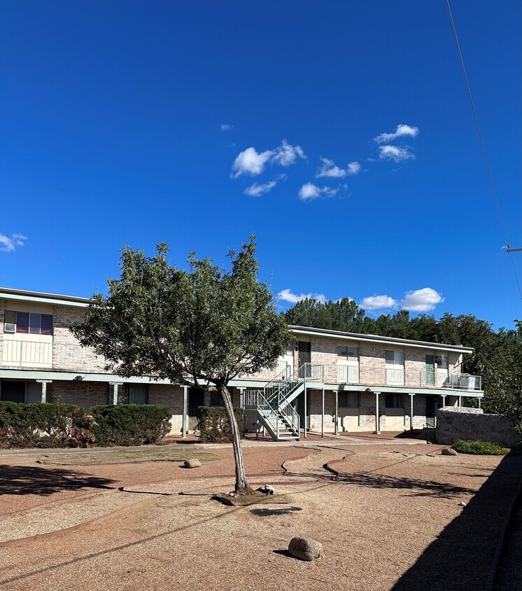 700 California Ave, Las Cruces, NM 88001 Apartments in Las Cruces, NM