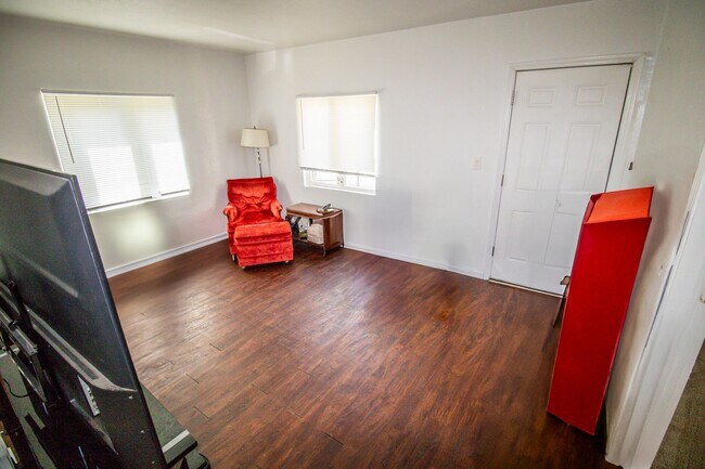 Foto del edificio - 2 bedroom, 1 bath house in Waterloo