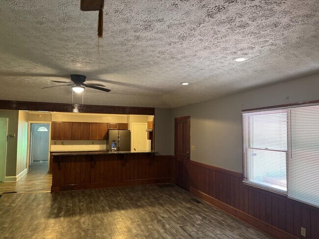 Foto del edificio - 121 Woodland Cir