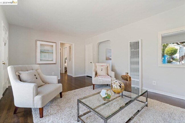 Foto del edificio - 4349 Hyacinth Ave