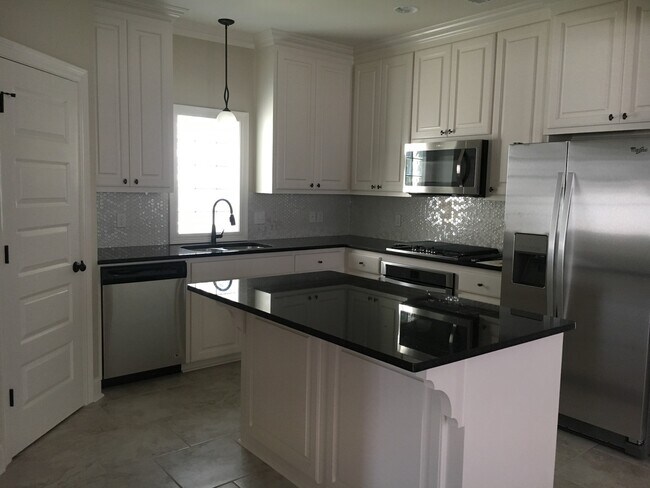 Foto del edificio - 14086 Knoll Park Pl