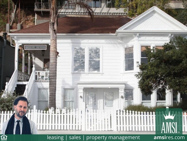 Foto del edificio - BACK ON THE MARKET! Rare historic waterfront home in Sausalito w/bay views, water access, office/...