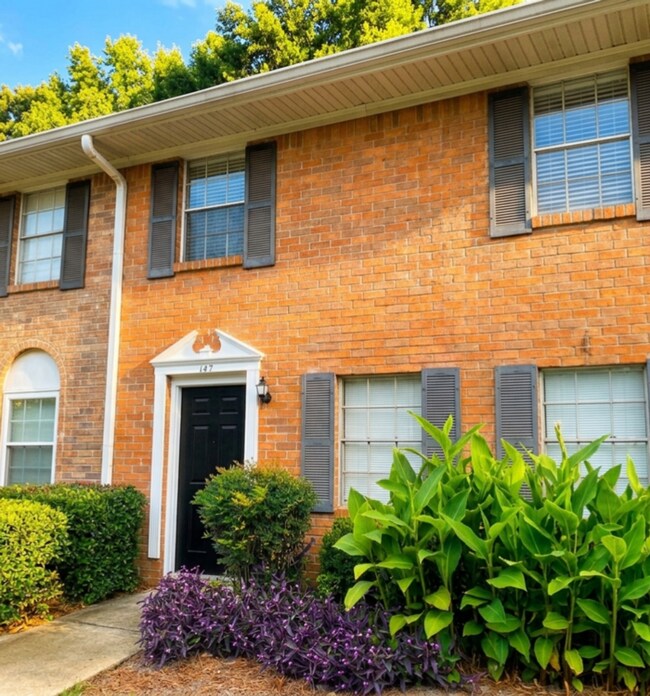 Building Photo - Stunning Move-In Ready Gem in the Heart of Lawrenceville!