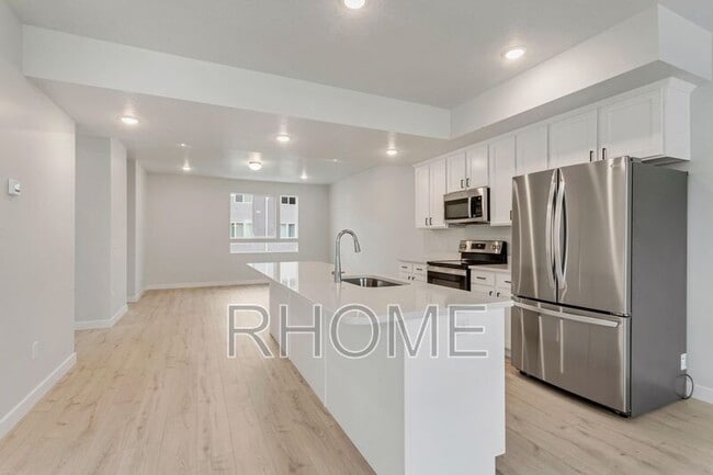 Building Photo - 986 W 540 S