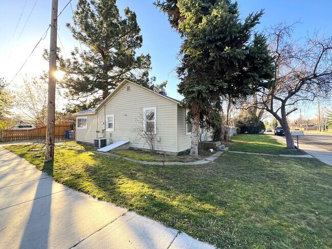 Building Photo - 2510 S Gekeler Ln