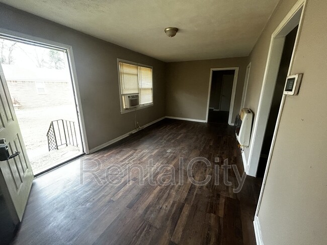 Foto del edificio - 916 N Monroe Ave