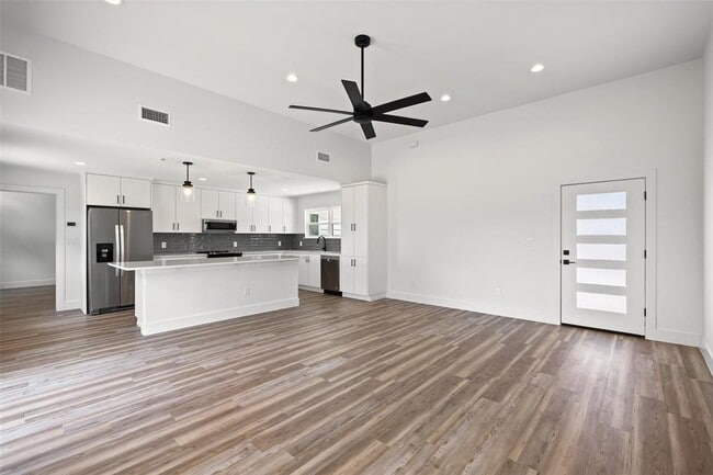 Foto del edificio - 11151 State Hwy 71