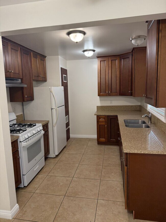 Foto del edificio - 180 S Mountain View Ave