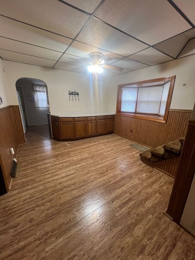 Building Photo - Northend Spacious 3 bedroom 1 bath with Large accessible ramp!