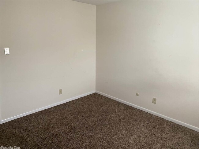 Building Photo - 1821 Sanford Dr