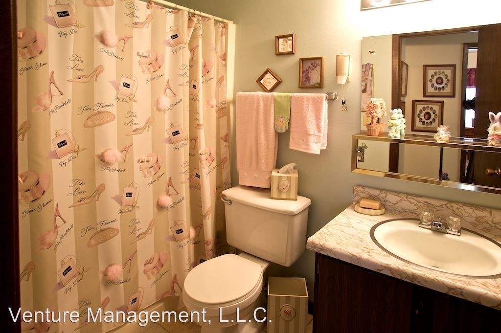 Foto del edificio - 1050 Meadow Ln
