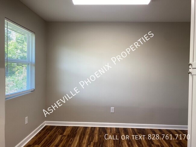Foto del edificio - 452 Reems Creek Rd