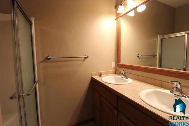 Foto del edificio - Large 3 Bedroom Town Home!