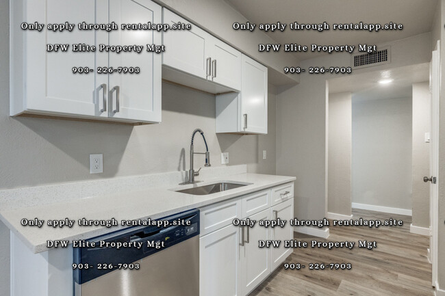 Building Photo - 1417 Kitty Hawk Dr