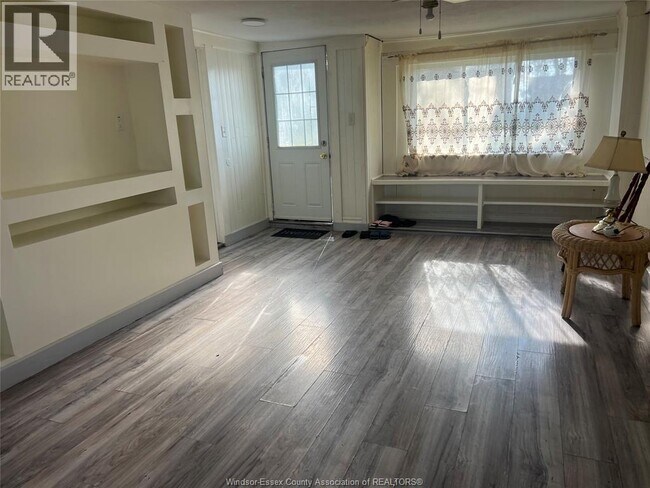 Photo du bâtiment - 117 Lakeshore Dr