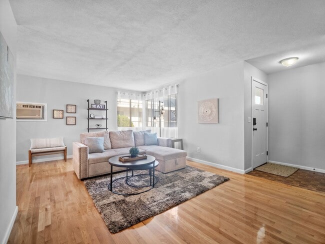 Building Photo - Comfort & Convenience in the Heart of Spok...