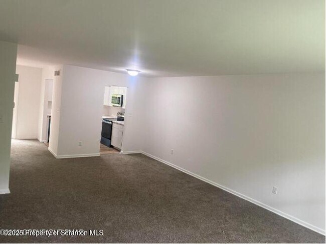 Building Photo - 1273 Chateau Dr