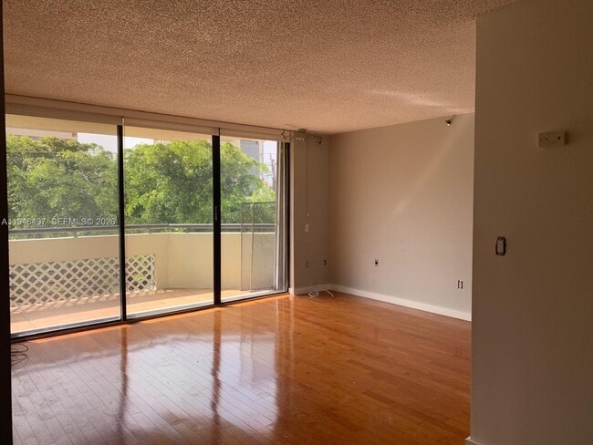 Foto del edificio - 911 E Ponce De Leon Blvd