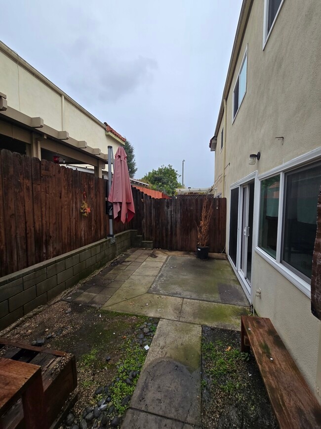 Foto del edificio - 1025 Junipero Dr