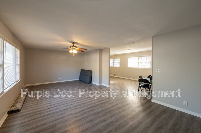 Building Photo - 465 N Hairston Rd