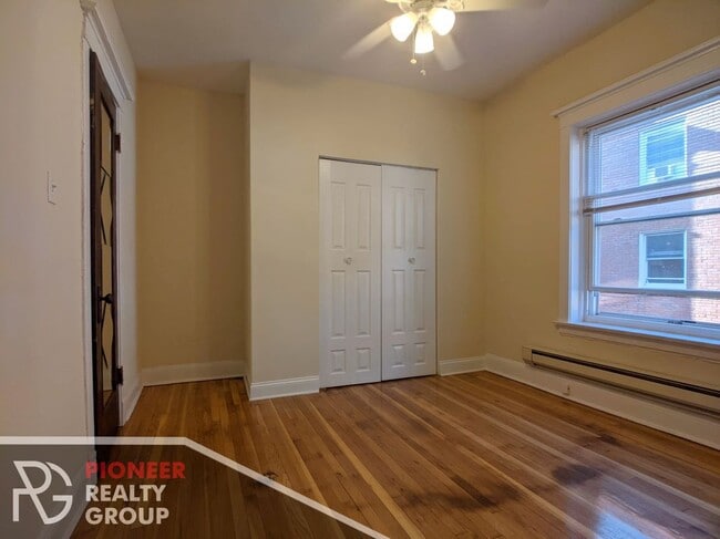 Building Photo - 4421 N Wolcott Ave