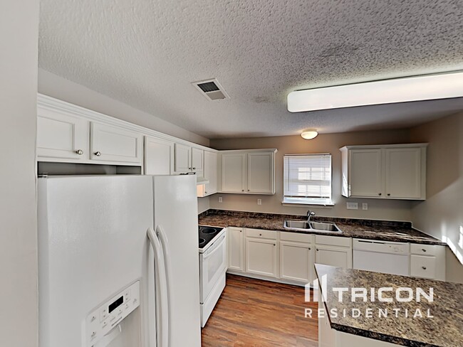 Foto del edificio - 7500 Saddle Trail Ln