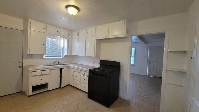 Building Photo - 2101 38th St
