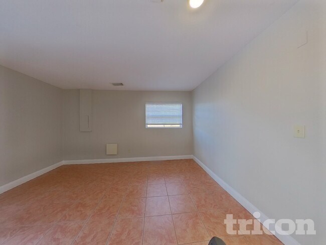 Foto del edificio - 1101 Seffner Valrico Rd