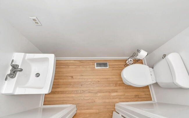 Downstairs Bathroom - 214 Springwood Dr