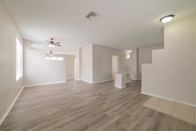 Building Photo - 14419 N 149Th Drive
