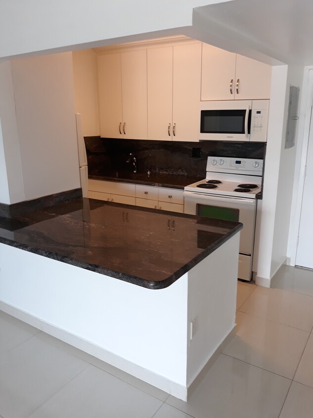 5731 NW 37th St, Virginia Gardens, FL 33166 Condo for Rent in